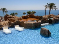 600.holiday-world-beachclub-piscina.jpg